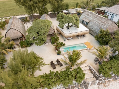 Tiki beach, pool & breakfast, full Spot