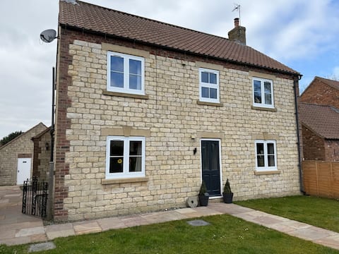 Oak House - sleeps 10 with games room