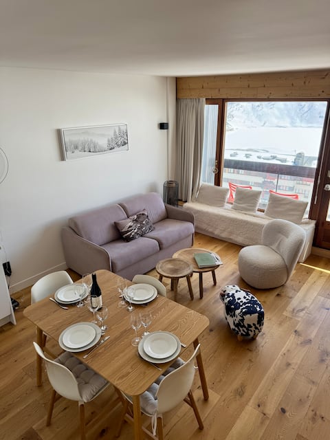 Annonce Airbnb populaire: Beautiful lake view, skis on your feet. à Tignes