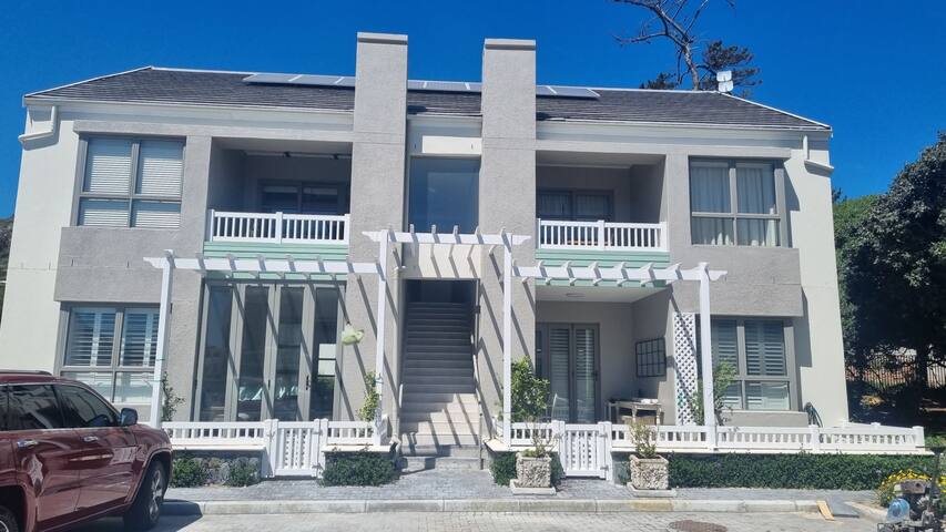 Secure Kommetjie Beach Apartment