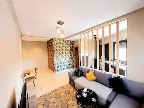 stay near airport Mohamed V