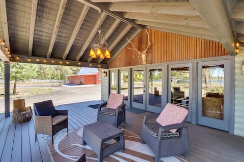 Fire Pit & Grill: Waterfront Cabin in Lakeside!