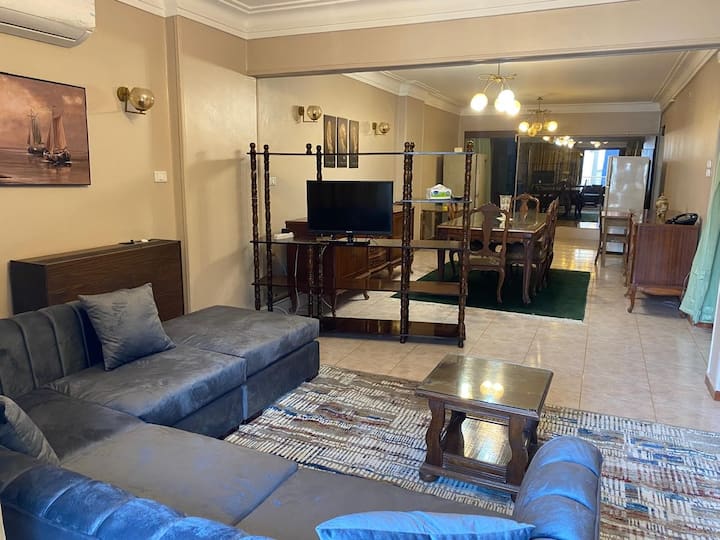 Large Apartment, 6 Beds, Perfect Location - カイロ
