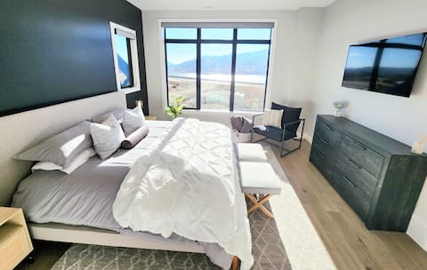 The views! Enjoy this Hideout Pet-friendly home!