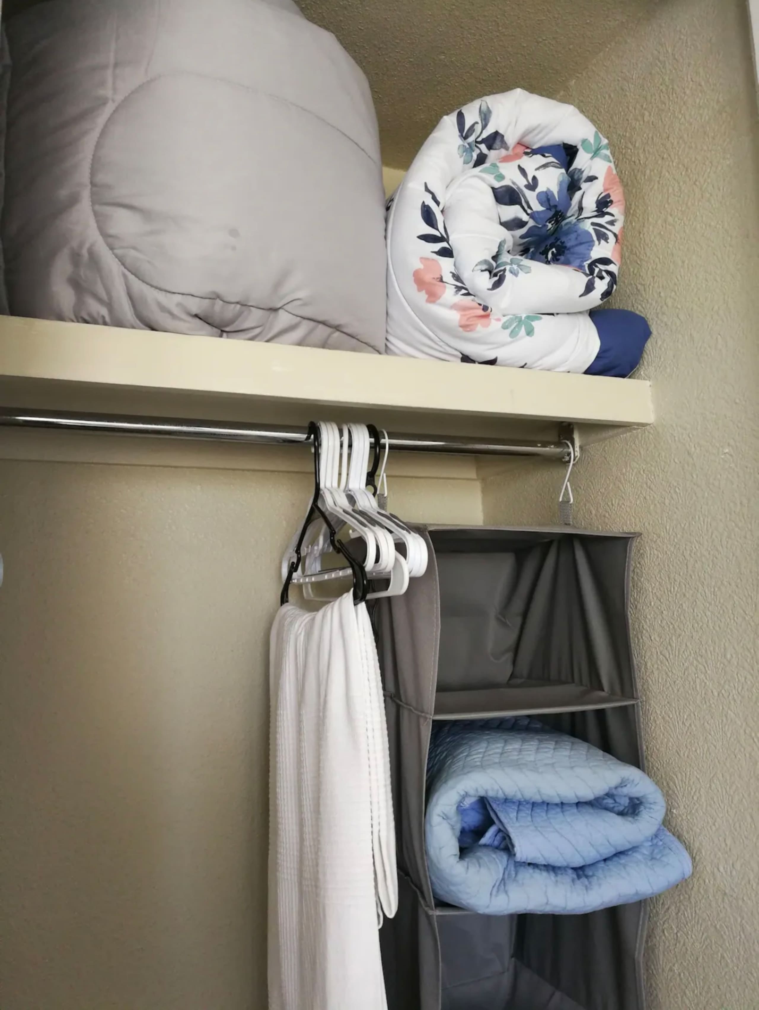 Condo in Honolulu · ★4.71 · 2 bedrooms · 1 private bath - Image 20