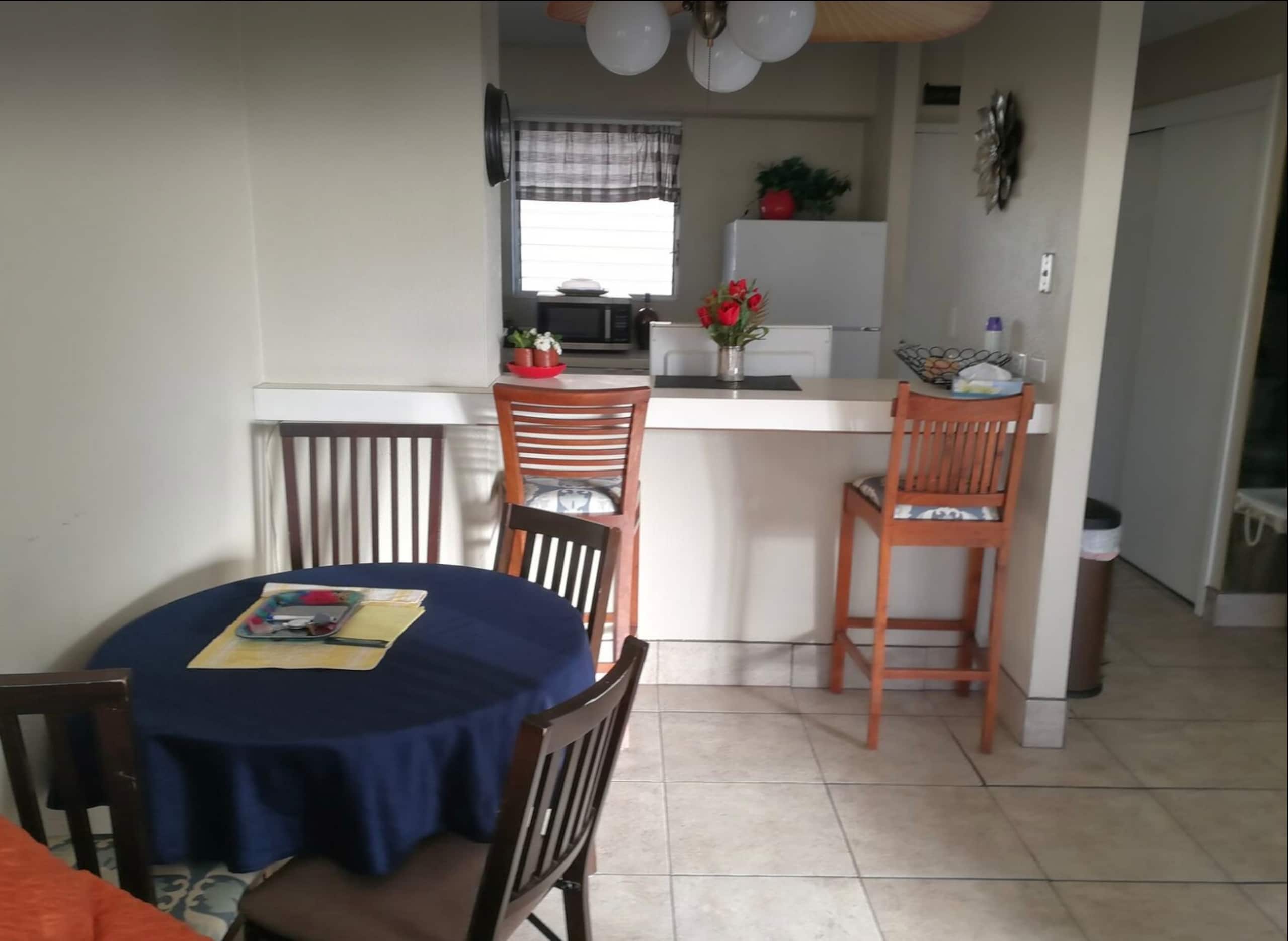 Condo in Honolulu · ★4.71 · 2 bedrooms · 1 private bath - Image 19
