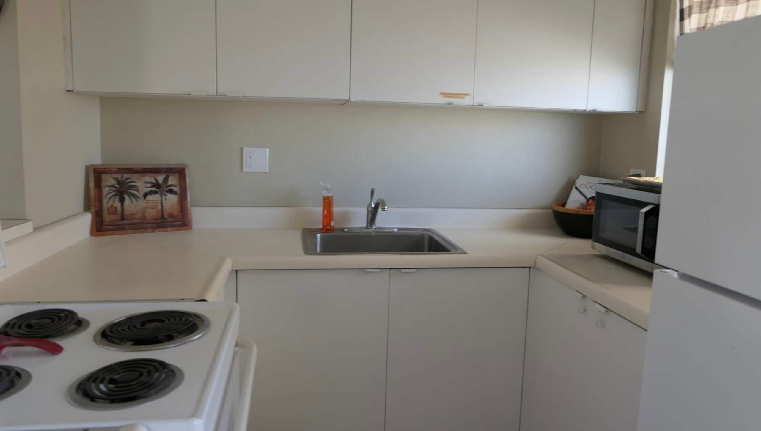 Condo in Honolulu · ★4.71 · 2 bedrooms · 1 private bath - Image 9