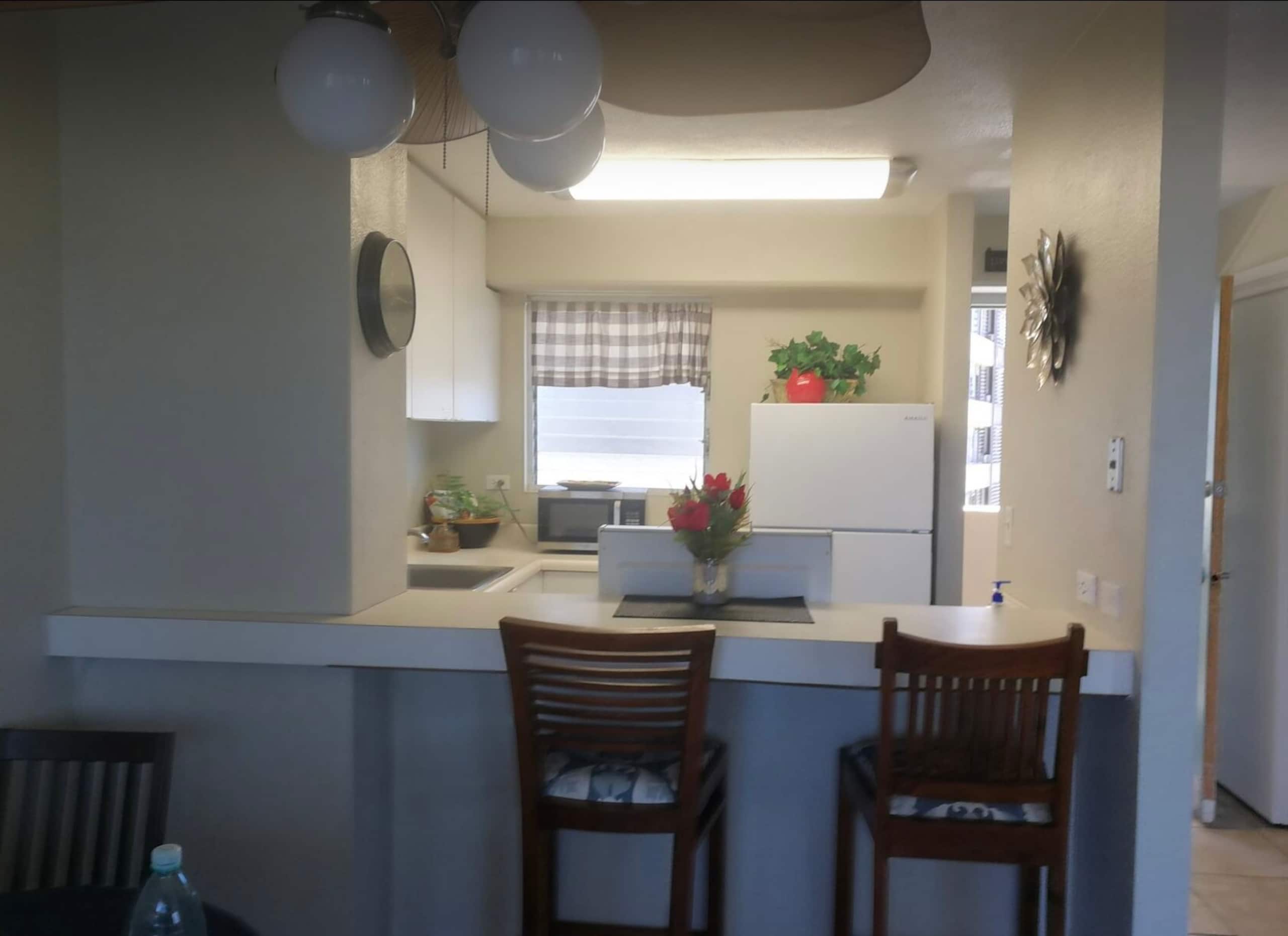 Condo in Honolulu · ★4.71 · 2 bedrooms · 1 private bath - Image 4