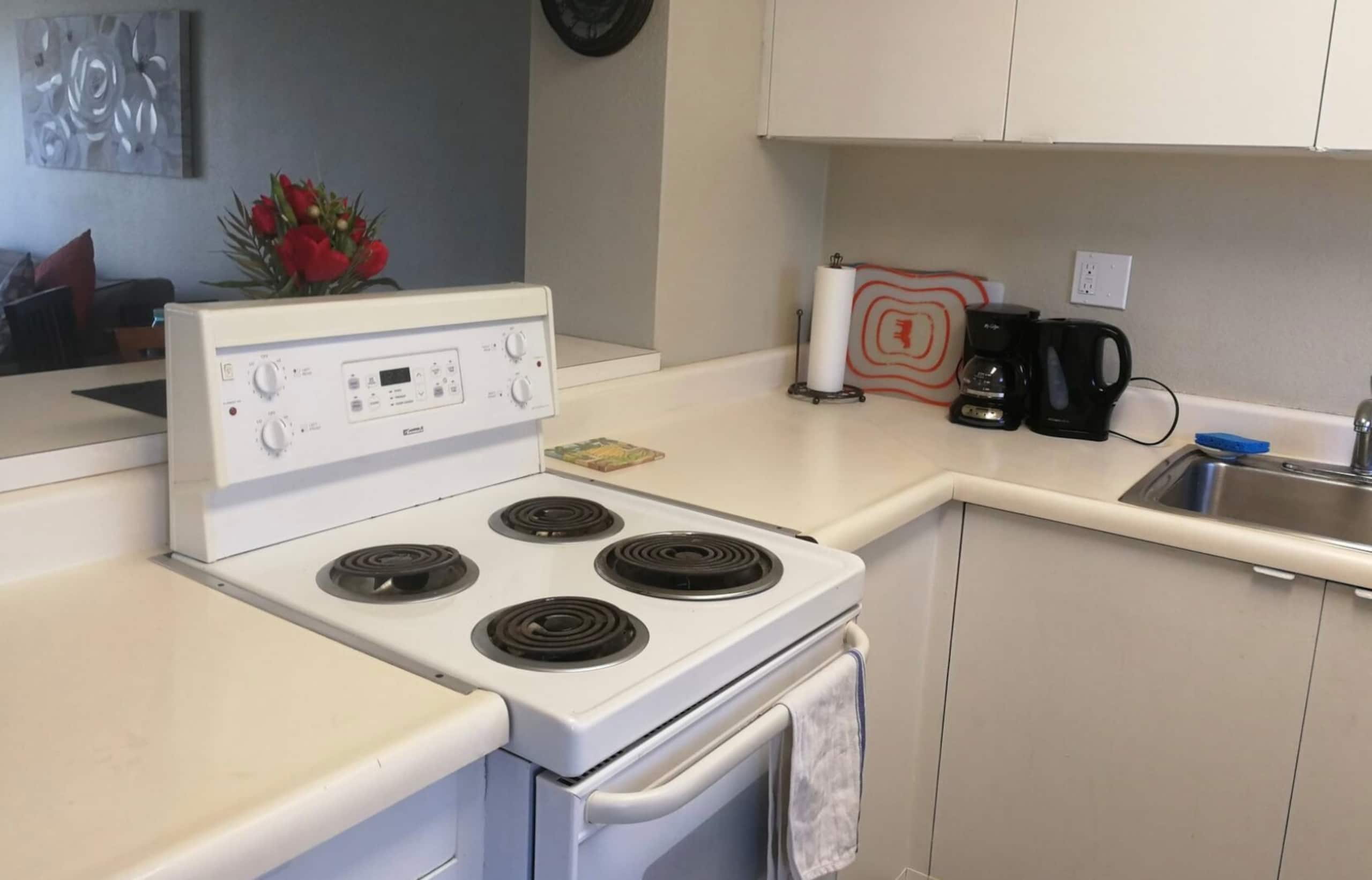 Condo in Honolulu · ★4.71 · 2 bedrooms · 1 private bath - Image 8