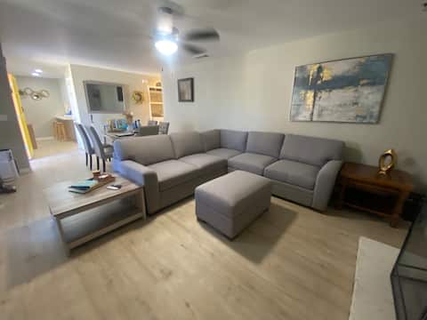 Cozy home near hospital & 101 Remodeled Bathrooms!