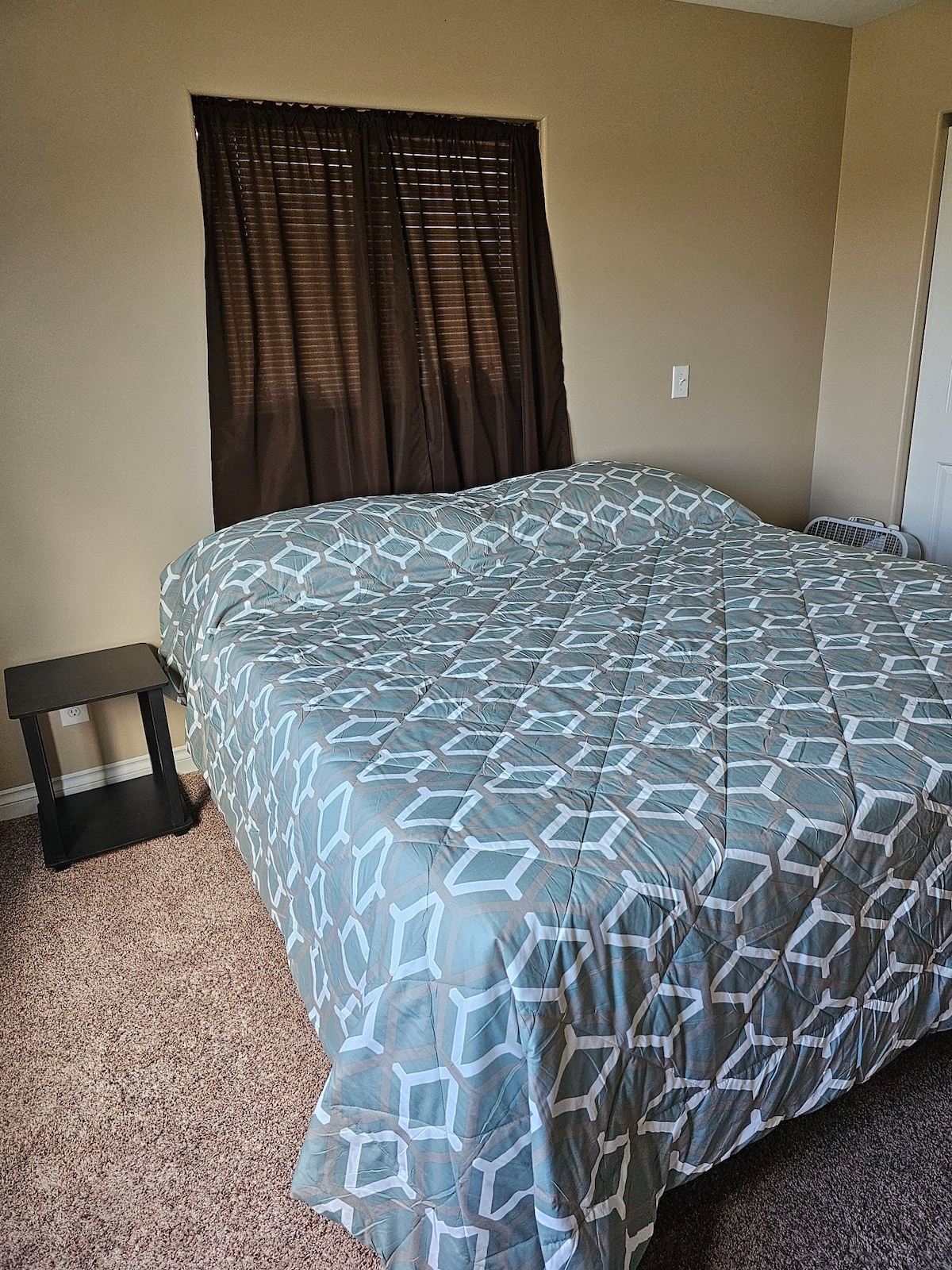 Krevat dopio "king" në dhomën e miqve