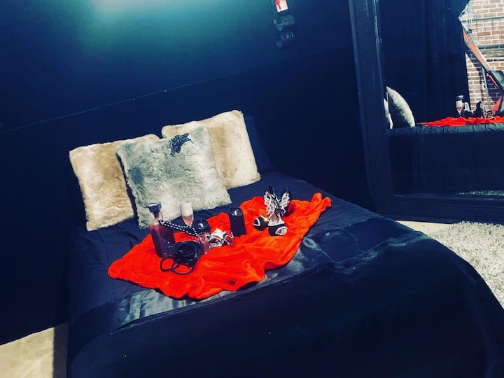 Couples getaway kink dungeon Houses for Rent in San Antonio, Texas