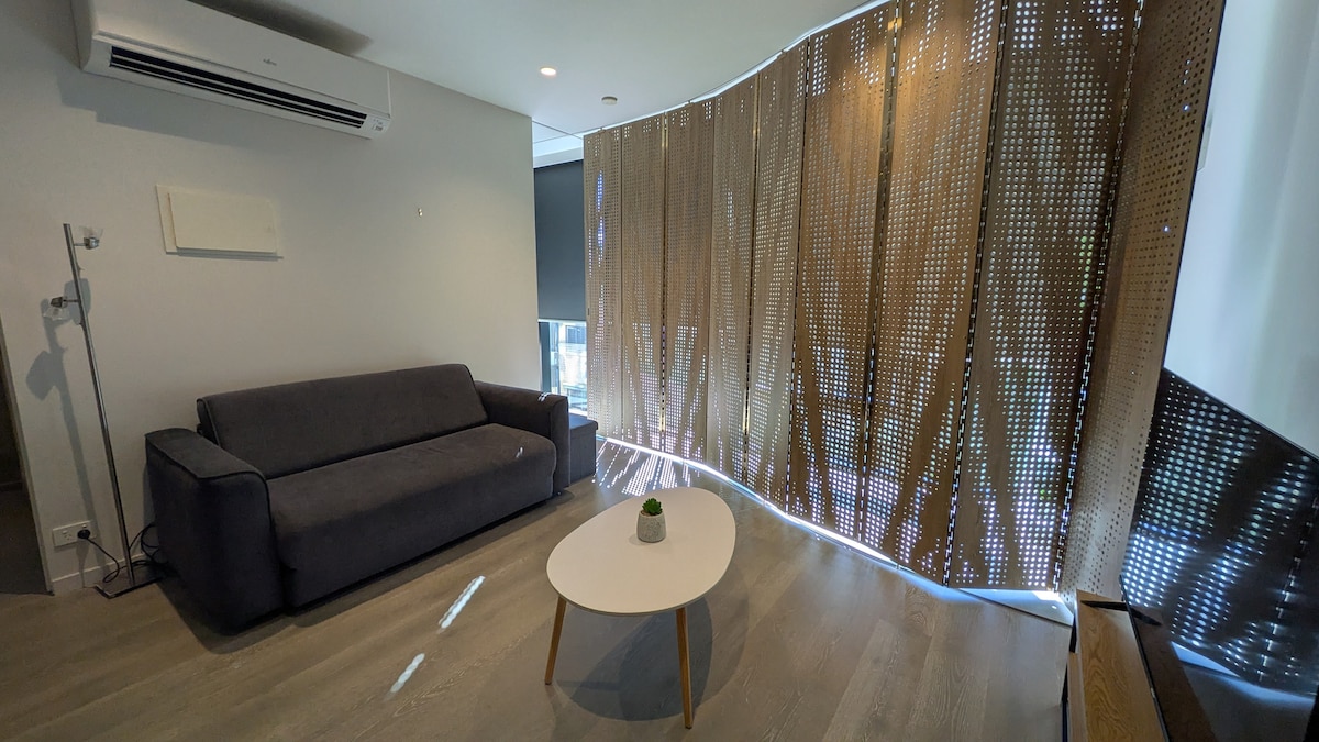 Popular Airbnb listing: Inner City Resort Living in Melbourne