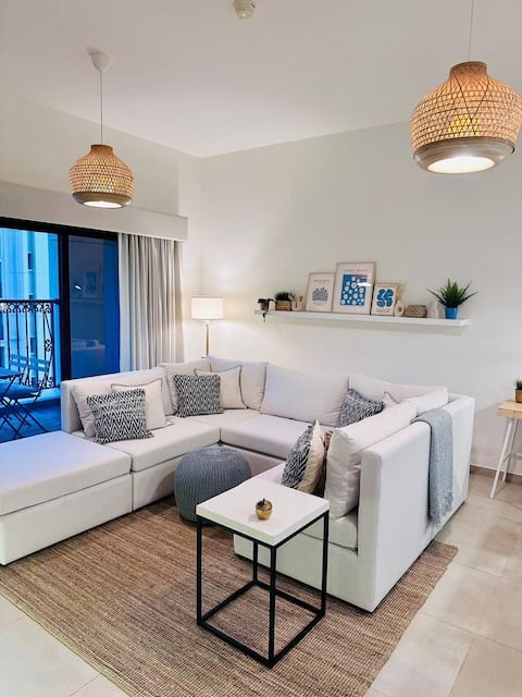 Successful Airbnb property: Luxury 1 Bedroom Apartment on Jumeirah Golf Estate in Me'aisem First