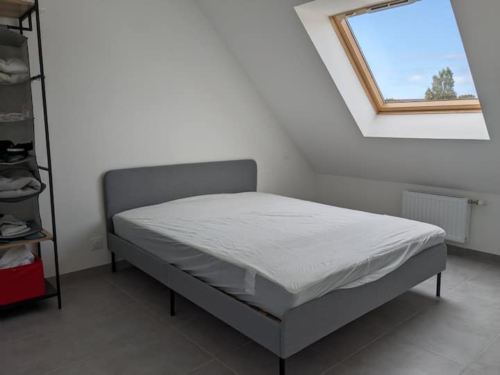 Habitación 4 en el plano. Cama de 160. Armario de ropa