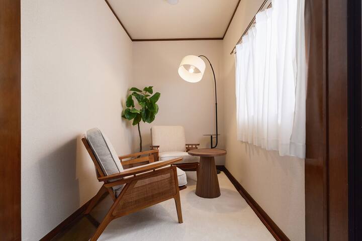 1 stop from Shinjuku! Your urban hideaway3BR/6beds gallery image 4