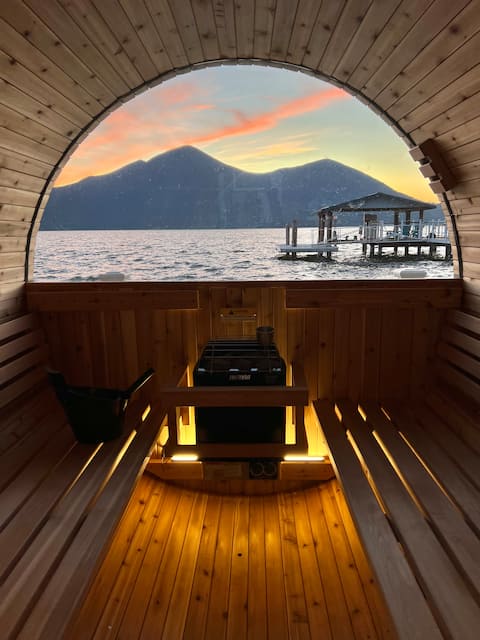 Smiling Otter Retreat! Waterfront/pool/spa/sauna!