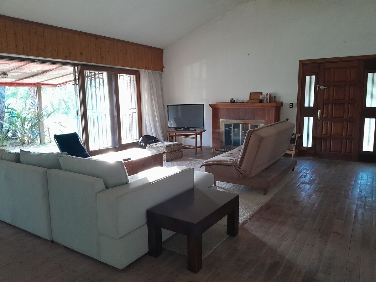 Popular Airbnb listing: Parada 14, mansa. in Punta Del Este