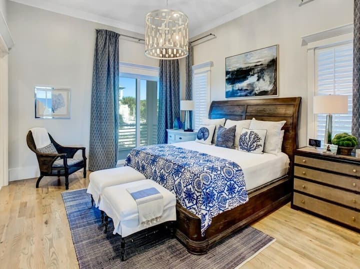 Habitación principal con cama king en el nivel principal