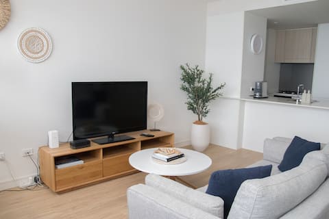 Popular Airbnb listing: Beach Haven on The Esplanade With parking in Newcastle