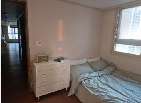 Okjeongsin City_Clean apartment room commercial area and convenient transportation