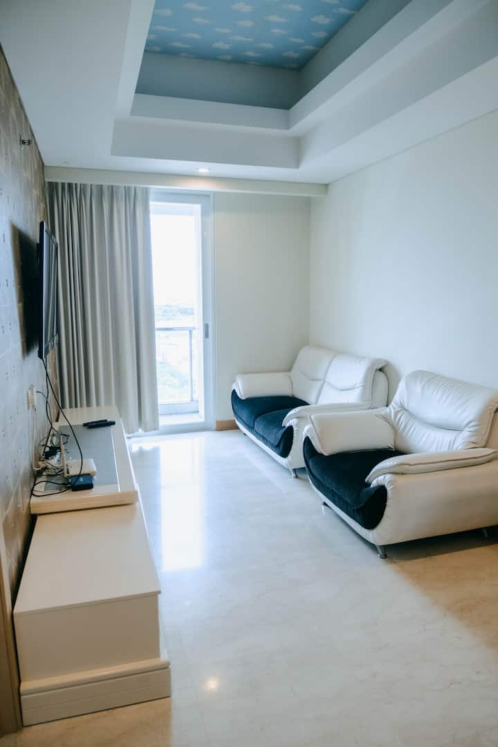 Modern 1 Br Apartment At One East Residence 72m2 - Surabaya
