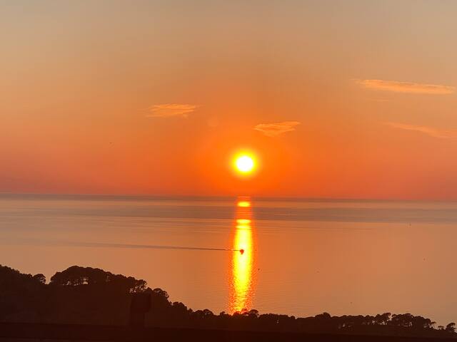 Villa in Deia with amazing sea views & heated pool gallery image 5