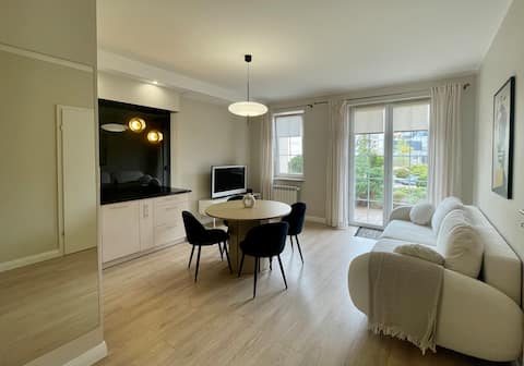 The best location.Beautiful apartment,free parking