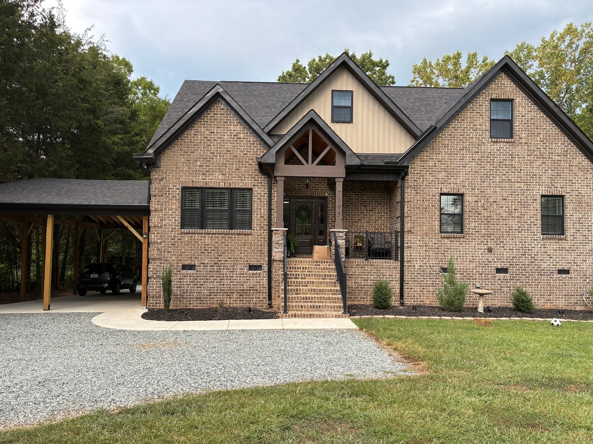 “The Market Loft, Luxe Stay near High Point”. - Houses for Rent in ...