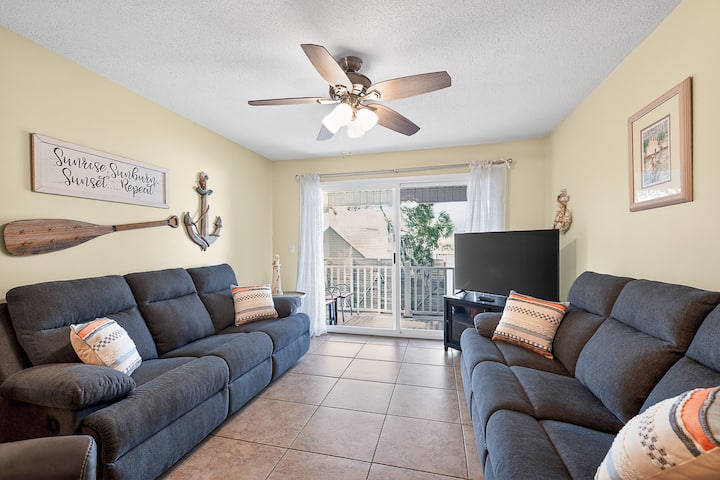 Walk To Village! Pool, Pickleball, Pet-friendly - St. Simons Island, GA