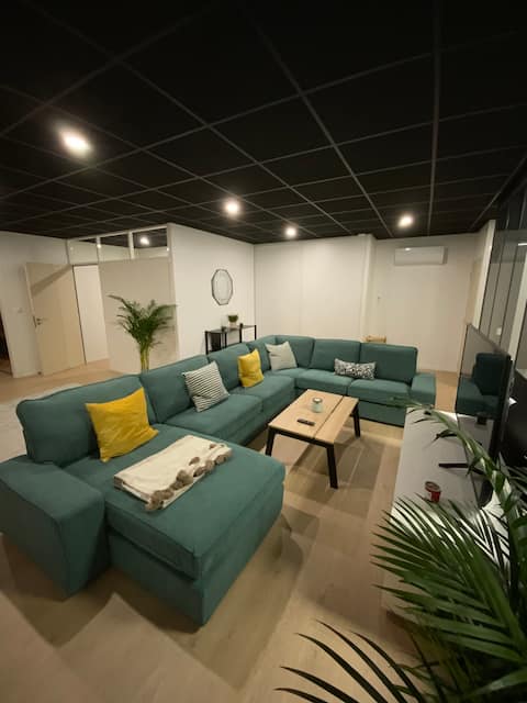 4-Bedroom Loft for 8/10 People Near the City Center