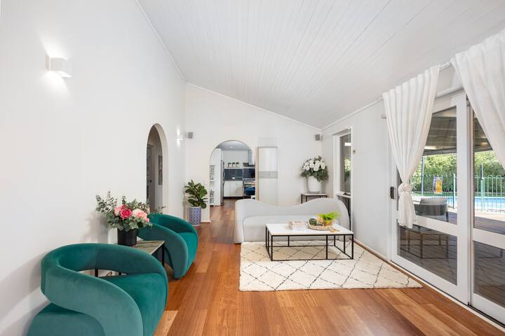 Shine Carrum Down – Family Oasis With Heated Pool gallery image 4