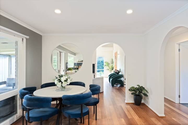 Shine Carrum Down – Family Oasis With Heated Pool gallery image 2