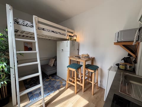 Popular Airbnb listing: Cozy Mini - Porte de Paris in Ivry Sur Seine