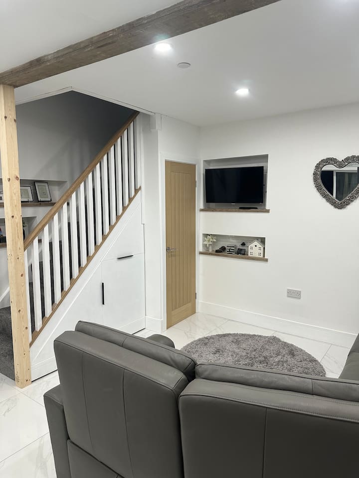 Lewys Tai Bach - South Wales