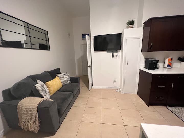Sandy Feet  Poolside 1-bedroom Near The Beach - Turks and Caicos Islands