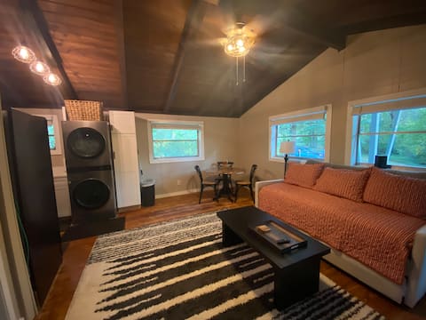 The Little Gem- Sleeps 3, 1 bedroom, 1 bath cabin