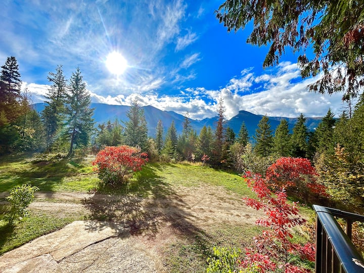 *Eagles Nest* Luxury Chalet Chalets for Rent in Nelson, British