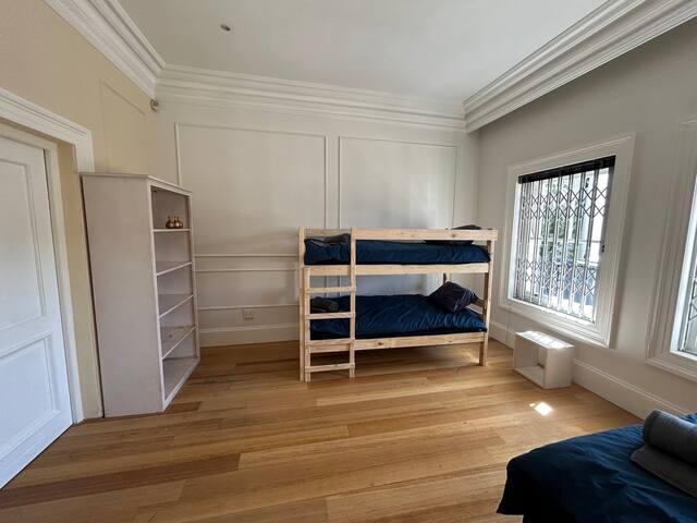 Sunny, family friendly house gallery image 2