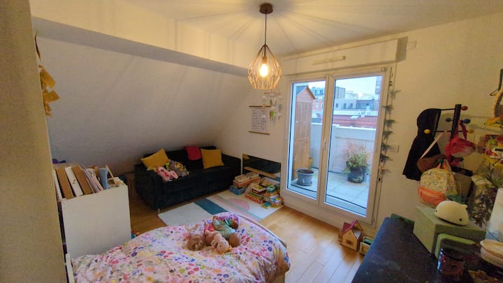 سرير الأطفال: مرتبة 80 × 140 (يمكن توسيعها إلى 80 × 190)
سرير أريكة: مرتبة 130 × 180 (سمك 11 سم)