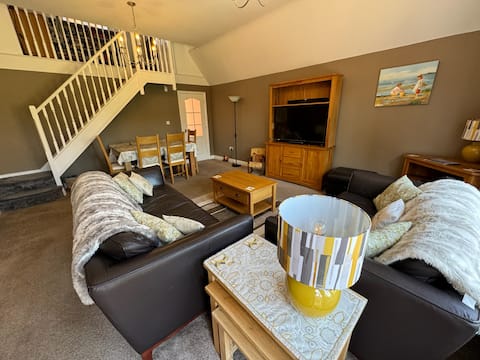 Popular Airbnb listing: Curlew Cottage, Southwold, Suffolk Coast in East Suffolk