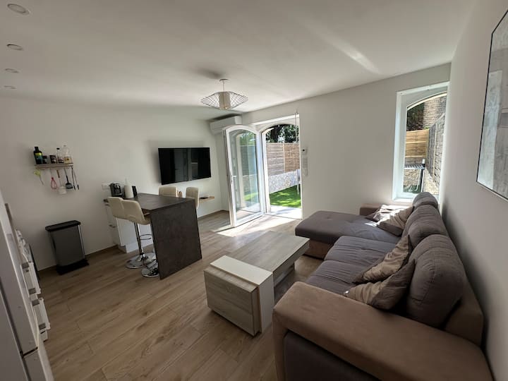 2 Pièces 50m2 Bas De Villa - Biot