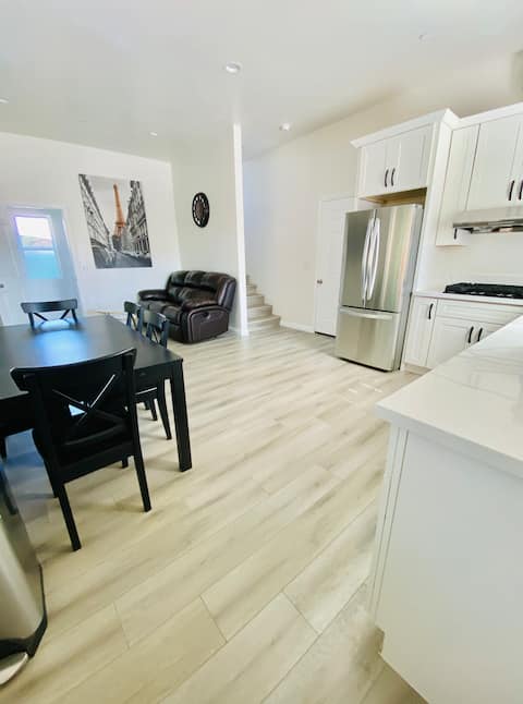 Top Airbnb: Brand new built 2-stories house in Alhambra