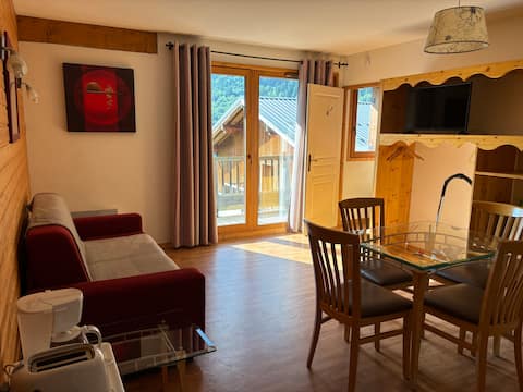 Successful Airbnb property: Les 3 Vallées - Pool/Spa - 4p in Orelle