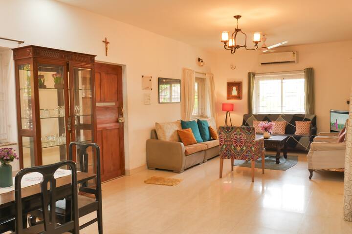 Living room image 11