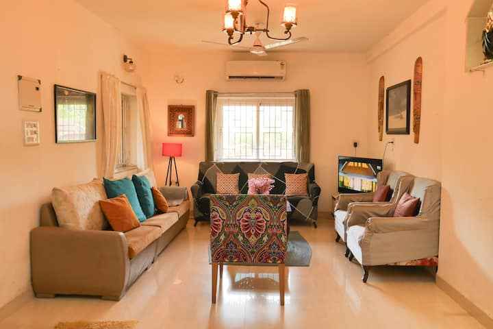 Living room image 9
