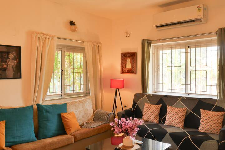 Living room image 4