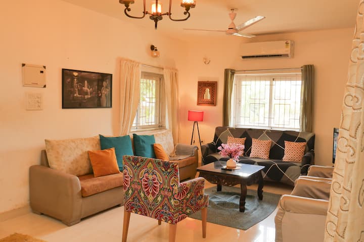 Living room image 8