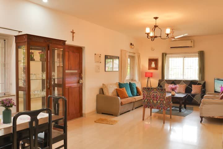 Living room image 6