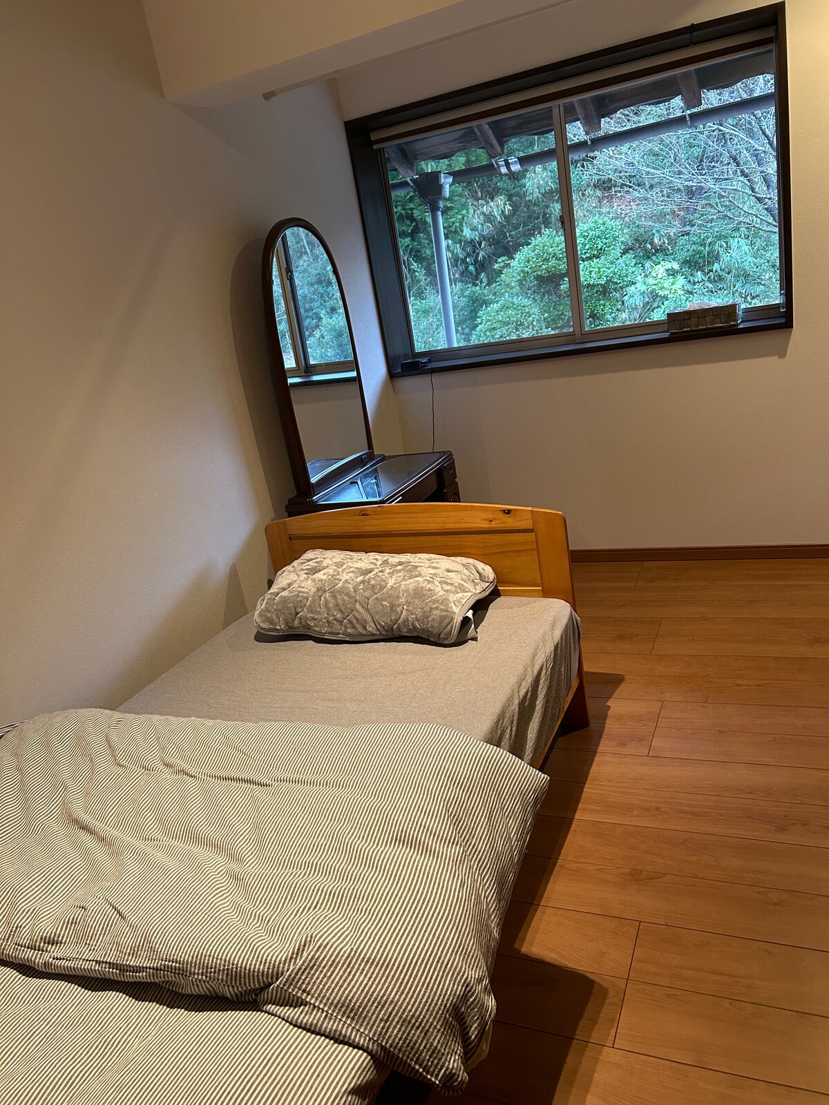 אני חושב שהוא יהיה זמין ל -6 -7 אנשים בשילוב עם החדר שנמשך.❗️